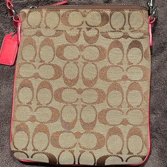Coach Cross Body. - Picture 3 of 4